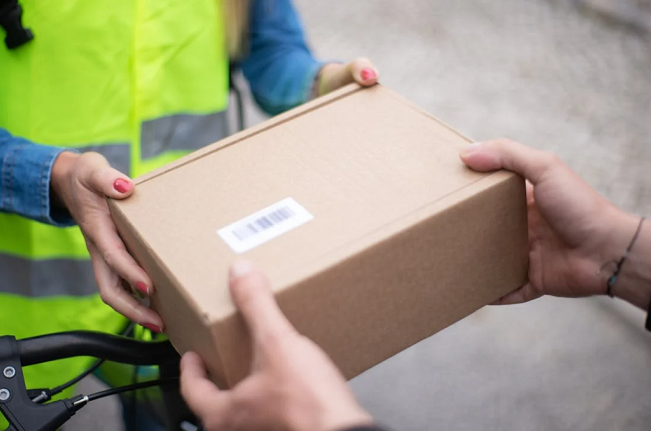 邮政小包、快递、海外仓，优缺点全对比！