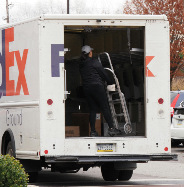 跨境卖家必看：美国尾程卡车拉货，如何平衡成本与时效？