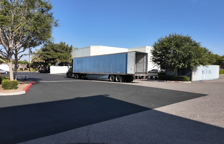 详解美国卡车派送中的Liftgate服务：哪些货物必须选？